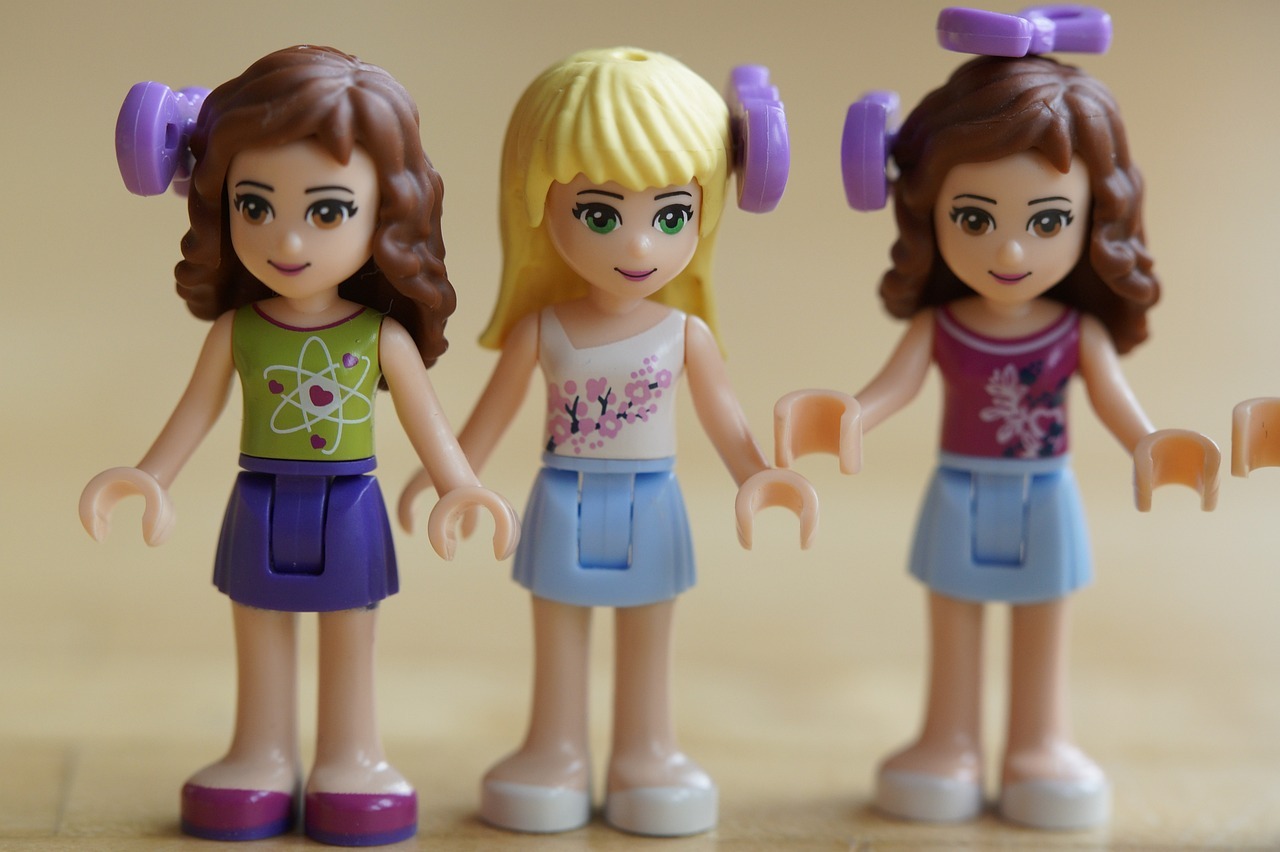 Who are the LEGO Friends - let's meet them.
